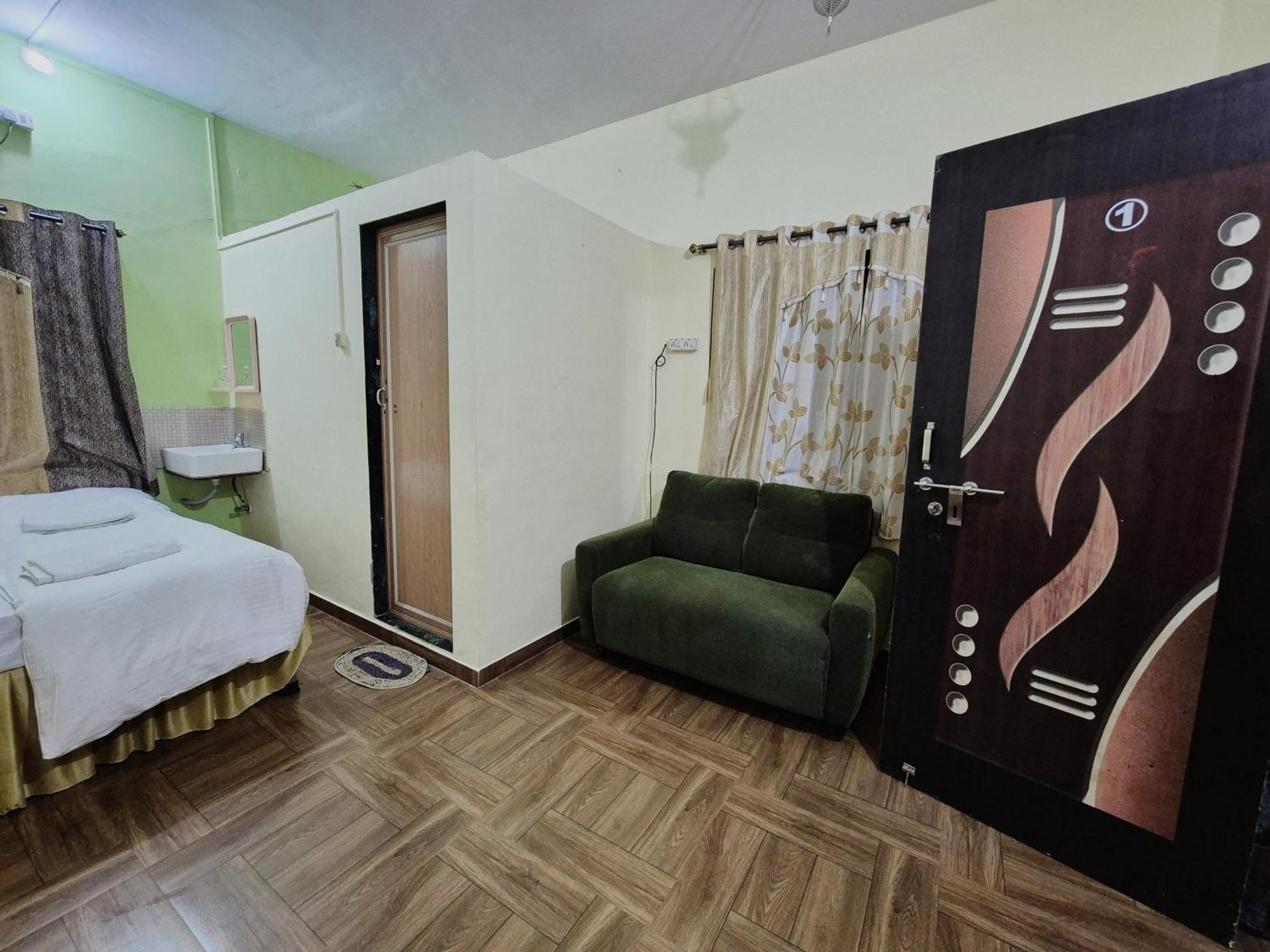 Humming Bird Beach Resorts Alībāg Exterior foto
